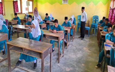 MTsN 2 Empat Lawang Gunakan Android Untuk Asesement Madrasah